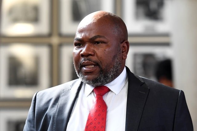 D_Molatoli's tweet photo. Chair Madlanga had that  smile the first time Joe Sibanyoni came with Advocate Shaun Abrahams as his Counsel to the Commission. They knew each other from Chair's days at the Constitutional Court. 😊 Chair's Judgement removed him as the National Director of Public Prosecutions. 
 
✅️  Justice Mbuyiseli Madlanga is the one who wrote and delivered the Constitutional Court Judgement in 2018, that declared the appointment of Adv. Abrahams as NDPP, replacing Adv. Mxolisi Nxasana, as invalid and unconstitutional. 

✅️ Madlanga ruled that former President Jacob Zuma abused his powers by "buying out" Nxasana with a R17.1 million golden handshake payout, and employed Abrahams. 

✅️ Madlanga also ruled that Nxasana's removal was unlawful, and no genuine vacancy existed to be filled by Abrahams. He was instead a beneficiary of abuse of power. He was ordered to vacate the position immediately.

✅️ Nxasana was not reinstated, since the environment was deemed chaotic. He was however  ordered to pay the R17.1 million, minus tax. 

✅️ The Presidency was given 90 days by the court to appoint the new NDPP.

So Chair looked at him and was like ohk, this is you Counsel. 😅
#MadlangaCommission