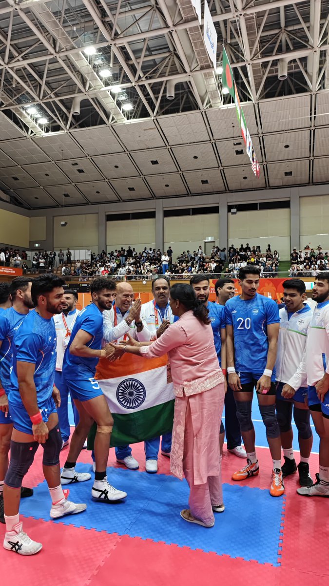 PTUshaOfficial's tweet photo. It's a Gold 🇮🇳💪
A superb comeback by the men's team to clinch the gold in Kabaddi.! Congratulations to the champions who refused to give up &amp; ensured that we finish at the top.
#JeetHamariHai https://t.co/9iqQ7TLptL
