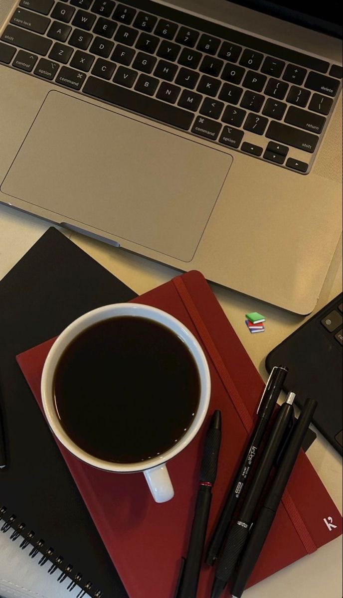 theebruw's tweet photo. İşimizin başındayız ☕️ https://t.co/ix73HrgjwD