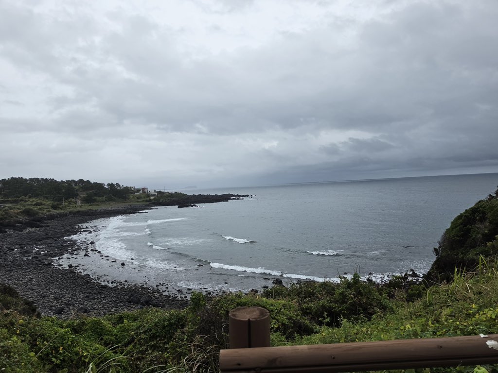 NewBeat_twt's tweet photo. [#전여여정]

☁️🏝 https://t.co/Lm3oKLBItJ