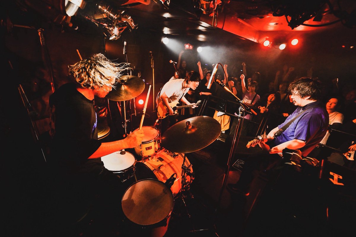 largehouse's tweet photo. 新宿MarbleでTOKYO CALLING 2026出演 集ってくれて有難う 雨の中、みんな光を見たと思うんだ 俺たちという光を そしてみんなも輝いてた 俺たち輝き合っていたよね 輝きがぶつかり合って摩擦が生じて稲妻が発生していたよね 素敵な体験だ… 来年もよろしくね！もし、会えたら… youzi

photo by @h_omi https://t.co/Ux3YdMf2Ge