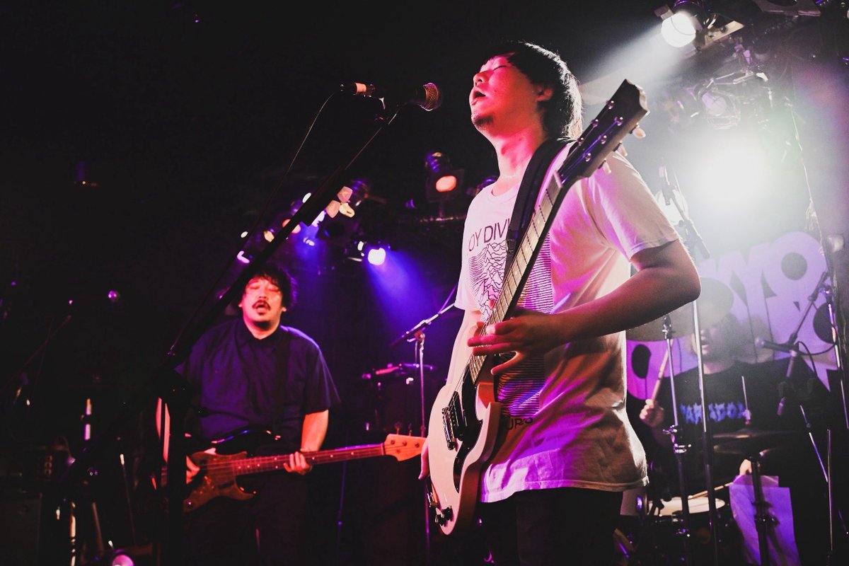 largehouse's tweet photo. 新宿MarbleでTOKYO CALLING 2026出演 集ってくれて有難う 雨の中、みんな光を見たと思うんだ 俺たちという光を そしてみんなも輝いてた 俺たち輝き合っていたよね 輝きがぶつかり合って摩擦が生じて稲妻が発生していたよね 素敵な体験だ… 来年もよろしくね！もし、会えたら… youzi

photo by @h_omi https://t.co/Ux3YdMf2Ge