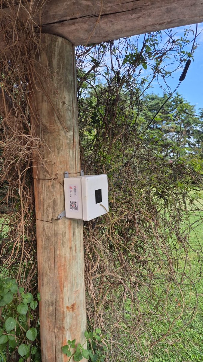 GaboMindlin's tweet photo. Feliz con el Tector, la estacion autonoma para monitorear especies aviares por su canto! Te bajas nuestra app, y seguis en tiempo real que especie esta cantando cerca de tu Tector. Se alimenta con un panel solar, asi que lo instalas, y te olvidas... hasta que abris la app! Grandes Diego Arroyo y Tomas Gold, alumnos de @Exactas_UBA que se re pusieron la 10 con este proyecto.