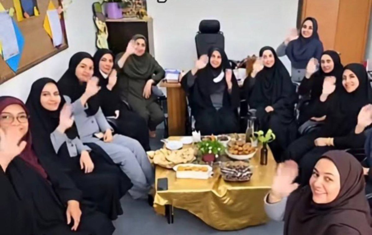IranNewsJa's tweet photo. 📸 ミナブの学校の教師たち――この写真に写る全員が、米国の攻撃で命を奪われた。

#Minab #Minab168 #イラン https://t.co/ypSVXTJW2N