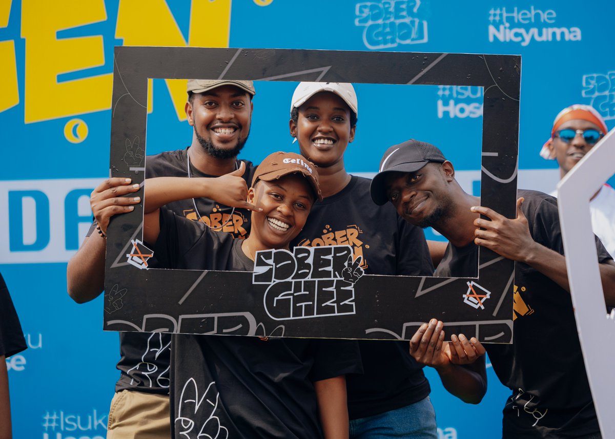 RwandaYouthArts's tweet photo. Minisitiri Utumatwishima yasabye Urubyiruko guhitamo neza. "Kunywa ibiyobyabwenge ntabwo tuzigera tubyemera ko biba ibintu bisanzwe mu bana b'abanyarwanda" - Min. @jnabdallah 

#UmugandaRusange #SoberGen https://t.co/ms0vLNME42