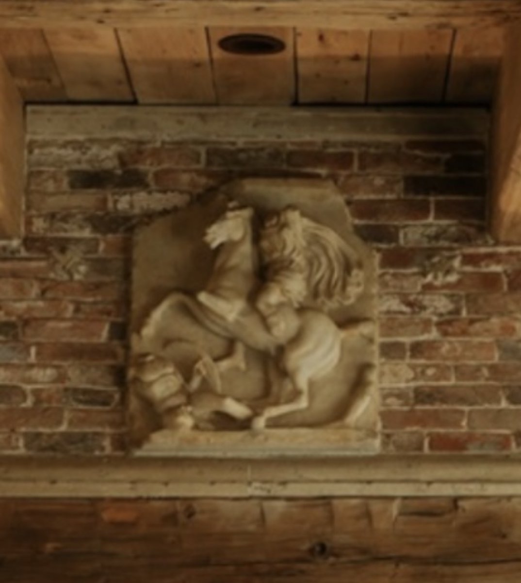 Sarah404BC's tweet photo. 💥QUIZ💥
Who would decorate their cooker hood with a Parthenon Metope? - no peeking! 

@chapps @StephenJenkin @elginmarbles 

https://t.co/qudixpxqrS https://t.co/G2kk4wzDQO