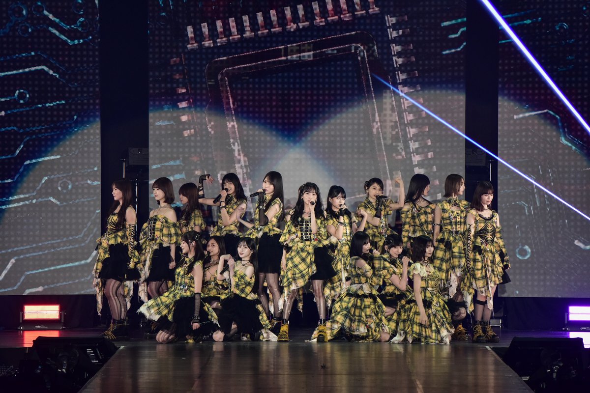 modelpress's tweet photo. 【写真追加📸】Rakuten GirlsAward 2026 A/W

乃木坂46、イエローのチェック柄
華やかな衣装で登場💛
https://t.co/9QktaWMku4

曲中にセンターステージへ移動
ファンとの距離一気に縮める

#ガルアワ2026AW https://t.co/860B1LaDQQ