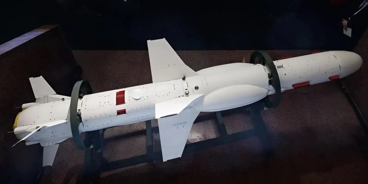 front_ukrainian's tweet photo. ❗️Overnight, the Security Service of Ukraine, together with the Naval Forces of Ukraine, struck the Azov Optical-Mechanical Plant in Rostov Oblast.

During the attack on the facility, Ukrainian Neptune cruise missiles were used, as well as jet-powered missile-drones Ruta, Palianytsia, and Bars.