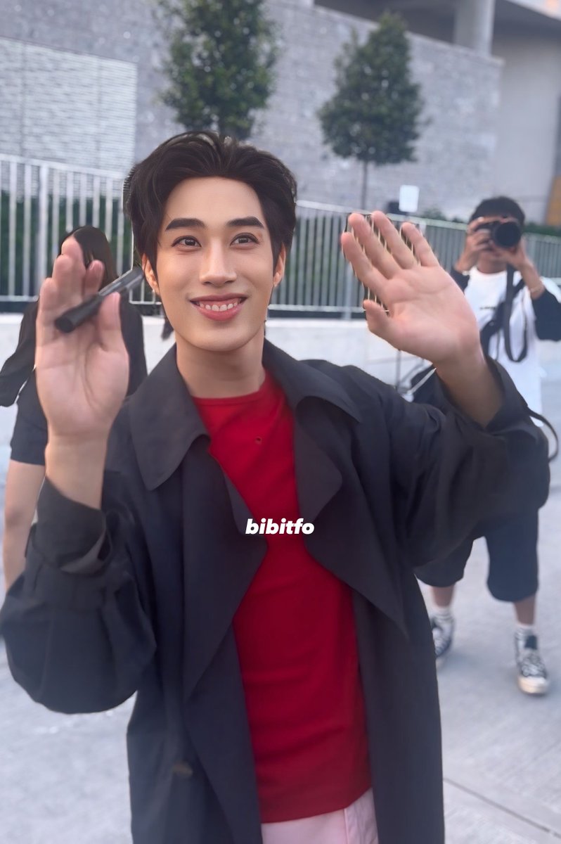 BiBitfo's tweet photo. “…and when you smile, the whole world stops and stares for a while” 🌟💚

#MOSCHINOSS27xTLEFIRSTONE
#MOSCHINO @Moschino
#TLE_mtm #TleFirstone
@TLE_mtm https://t.co/cbLYlNUesc