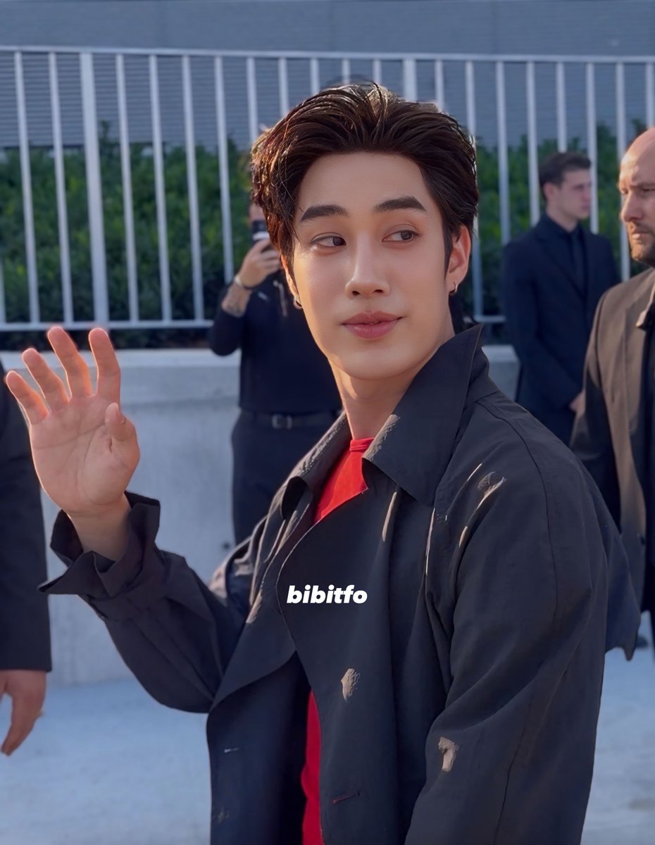 BiBitfo's tweet photo. “…and when you smile, the whole world stops and stares for a while” 🌟💚

#MOSCHINOSS27xTLEFIRSTONE
#MOSCHINO @Moschino
#TLE_mtm #TleFirstone
@TLE_mtm https://t.co/cbLYlNUesc