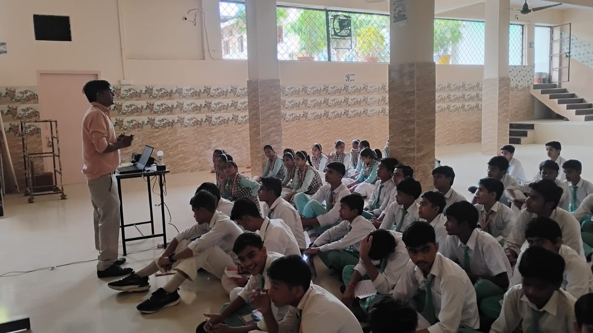 AcicMiet's tweet photo. Workshop/Seminar 25/09/2026 : One day workshop done on Introduction to IoT to the students of Mahender Singh Smarak Inter College, Meerut (U.P.)
#acicmiet #atlinnovation #MIET
@AIMtoInnovate  @NITIAayog https://t.co/nN1jhFaI8B