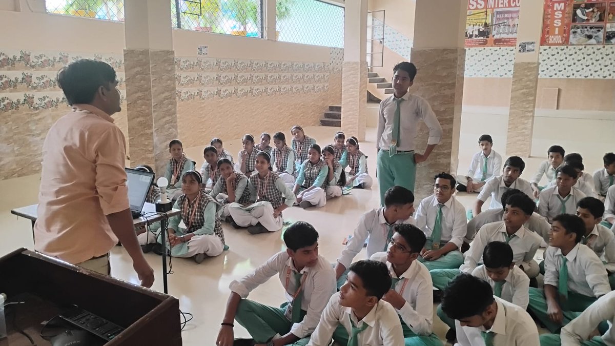 AcicMiet's tweet photo. Workshop/Seminar 25/09/2026 : One day workshop done on Introduction to IoT to the students of Mahender Singh Smarak Inter College, Meerut (U.P.)
#acicmiet #atlinnovation #MIET
@AIMtoInnovate  @NITIAayog https://t.co/nN1jhFaI8B