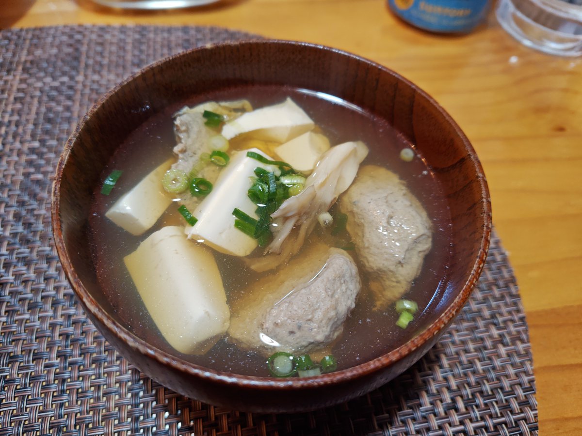 date_cam_'s tweet photo. 今日もお疲れ様でした🍻
晩ご飯🌃は🍚

肉じゃが
チャプチェ
ネギチャーシュー
枝豆
秋刀魚のつみれ汁

で頂きます🙏 https://t.co/fdqxUfHIch