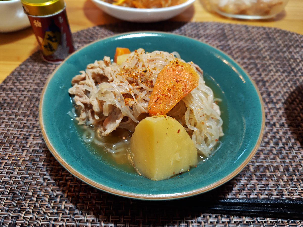 date_cam_'s tweet photo. 今日もお疲れ様でした🍻
晩ご飯🌃は🍚

肉じゃが
チャプチェ
ネギチャーシュー
枝豆
秋刀魚のつみれ汁

で頂きます🙏 https://t.co/fdqxUfHIch