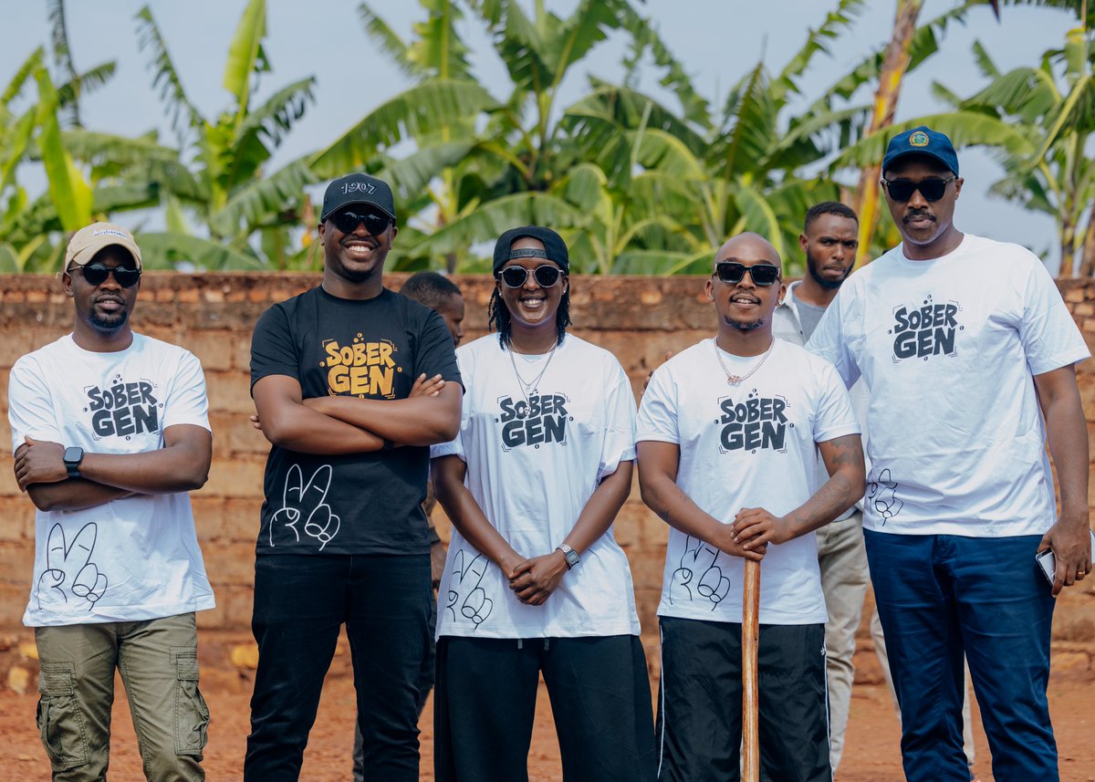 RwandaYouthArts's tweet photo. Minisitiri Utumatwishima yasabye Urubyiruko guhitamo neza. "Kunywa ibiyobyabwenge ntabwo tuzigera tubyemera ko biba ibintu bisanzwe mu bana b'abanyarwanda" - Min. @jnabdallah 

#UmugandaRusange #SoberGen https://t.co/ms0vLNME42
