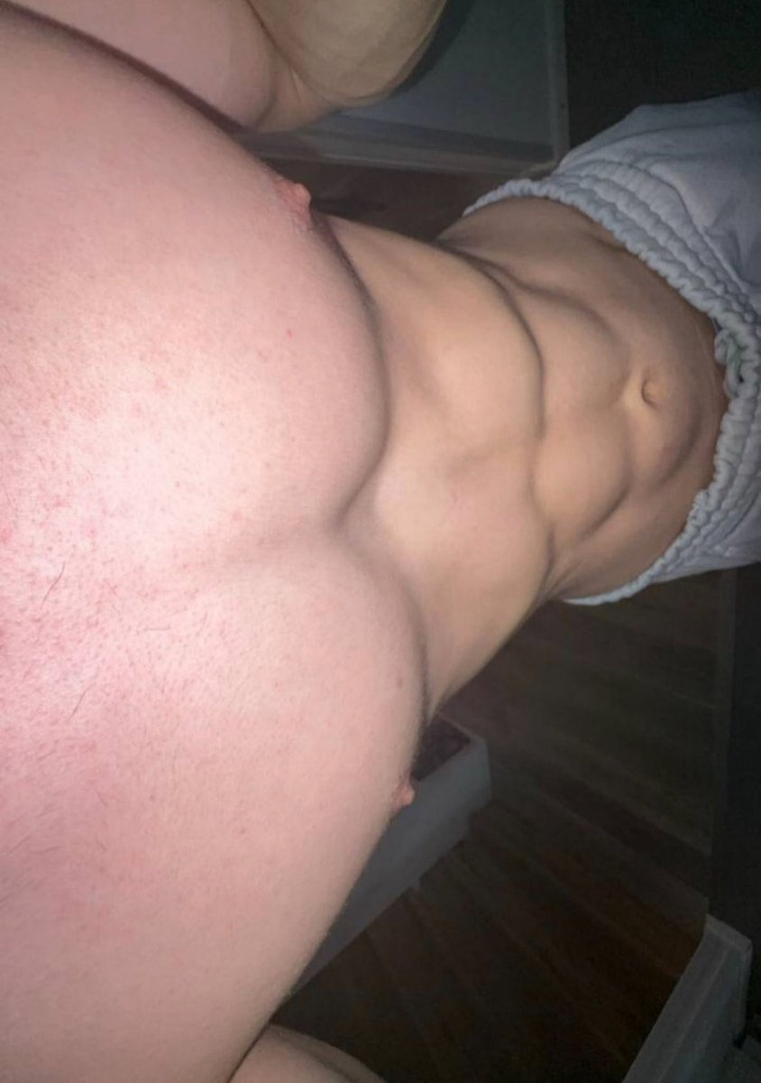 rhyleermni's tweet photo. cheat on ur boyfriend 👅 https://t.co/NuE5E2Y6gn