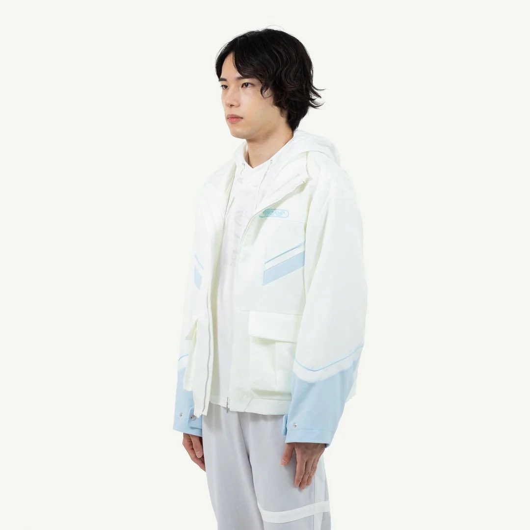 nononono_aki's tweet photo. 今日からセキュリティロングジャケット/ミドルジャケットが20%OFFになりました！オンラインストアも対象です🙆‍♀️パッと見はかっこいいですが、ふわふわのおふとんのような肌触りの裏地がついていて最高の着心地です！
ネックカバー、中に着ているライナーは対象外です🙏合わせ方は動画をご覧ください！ https://t.co/ybfGwteEwa