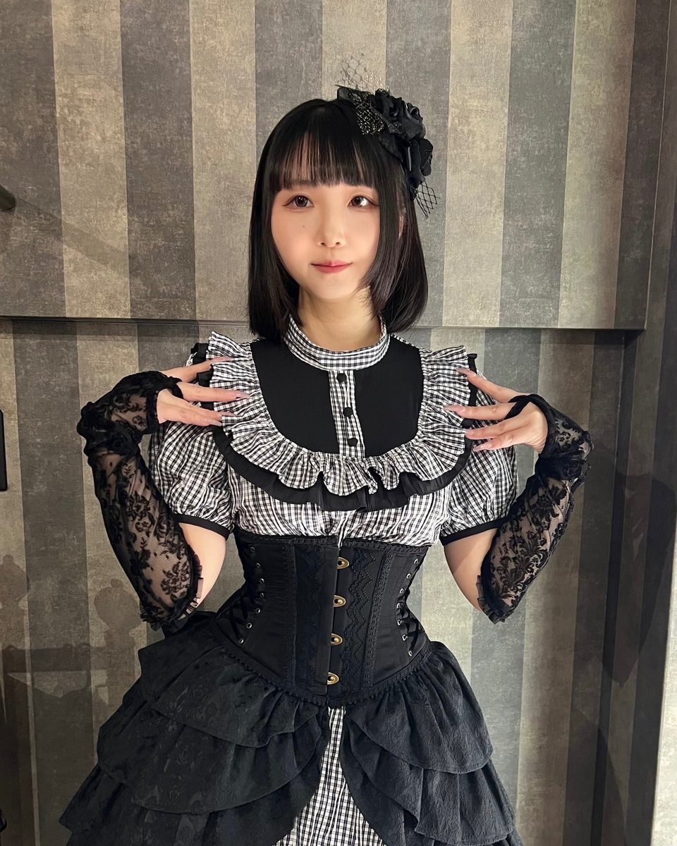 abilletage's tweet photo. 【商品紹介】

◆Isabelleドレスチロルコルセット
¥39,600-

◆Isabelleドレスミニショートコルセット
¥33,000-

ルネサンスの建築物のような左右対称を意識したデザイン
ハトメを用いたサイドの編み上げや、レース装飾の細部までも整然と並ぶスタイリッシュなデザインです。

通販はこちら
🛒 https://t.co/d0mqspCVQz…