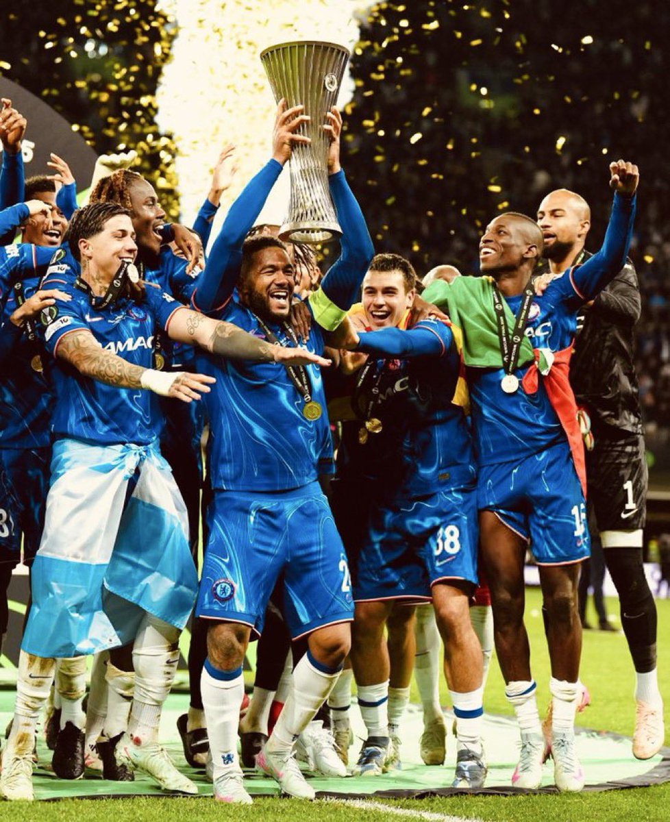 Michael77617695's tweet photo. @29Kaaiii Show me saka with one of those trophies fool https://t.co/VsyGC5Yomt