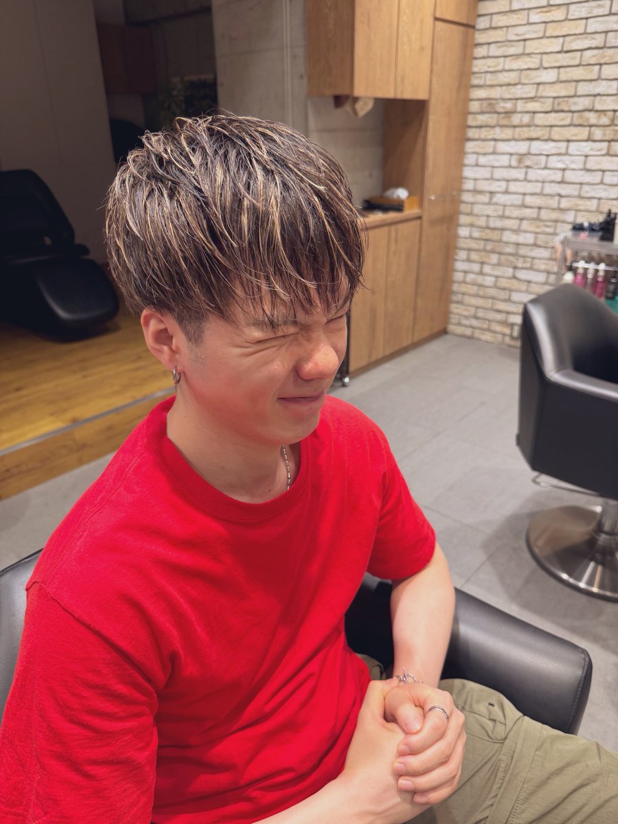 JadeMaxisalive's tweet photo. どっちが地毛かわからないくらいにハイライト入れてもらった🫶🏻
2ヶ月弱放置してたのでサッパリもした🤭
#menshair #hairstyle #haircolor #メンズヘア #ヘアスタイル https://t.co/j5DQSwGpGg