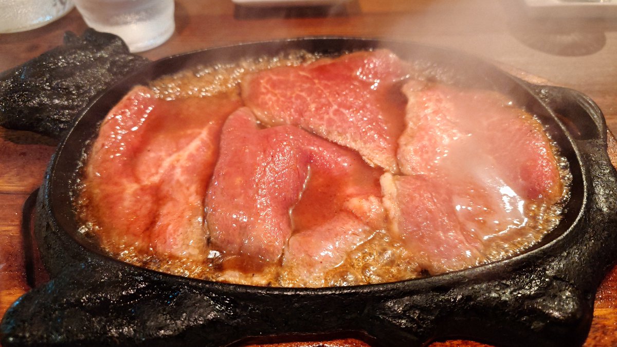 hirohiroyomi's tweet photo. #チムニー
伊万里牛美味しかった😋
レモンステーキはとろけるぐらい柔らかかった🥩 https://t.co/mUq0cfGq2e