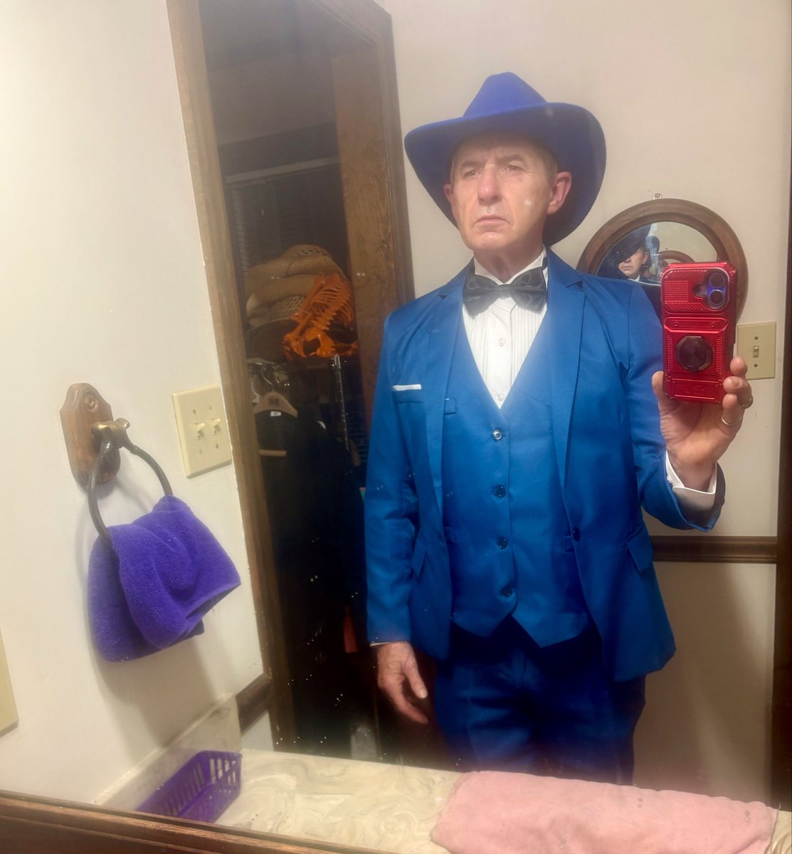 robwat814482's tweet photo. I need your opinion on the blue suit. https://t.co/zeOG922xII