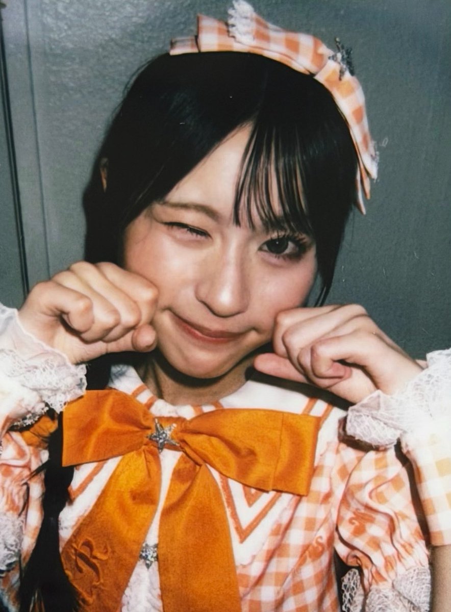 YUTAb2t04's tweet photo. 2026.9.24  単独ライブ　新井心菜⑤
本日最後のチェキ📷
ライブの時にどこにいたかちゃんと見てくれてて嬉しかった。
最後話す事飛んじゃって1秒ぐらい見つめ合いになっちゃって、ごめんね😅って笑いながら謝罪してしまいました笑
#新井心菜 
#ここにゃんここに召喚 https://t.co/INRCBSQKMM
