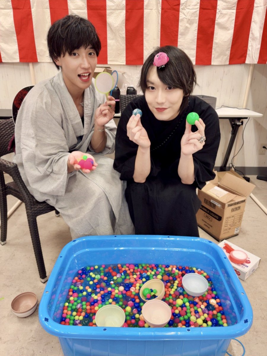 mumumu_mumumu07's tweet photo. 超民祭-前夜祭SP
in イオンタウン旭🏮🌈

年に数回のNoヒーロースーツDay！
楽しんでくれたかな？😏

僕は最高に楽しかったです✨
一緒にお祭りしてくれてありがとう😊

さぁ、9/29はいよいよ超民祭本番🔥
THE超BOYSの真骨頂“バトライブ”！！

どうやら怪人が現れるらしい…！？
会場に来られないみんなも、生配信から力を貸してくれ！

👇ここから参加！
https://t.co/CzmaVu3tVn

一緒に戦おうぜ❤️‍🔥
バイバイ👋🏻