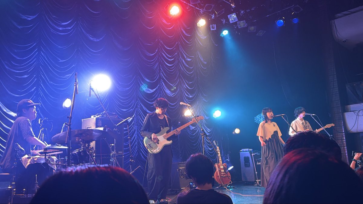 SYSSx39's tweet photo. Nagakumo 1st Full Album NGKM Release Party 「It's like a supermoon」
先週のミニライブに続いて初ワンマン！
アルバムの曲はもちろん、昔の曲も演奏してくれて、大満足の90分でした。
下手側でリズム隊がよく見えたけど、めちゃカッコよかった。
贅沢な週末でした！改めてNGKMは名盤！
#Nagakumo https://t.co/2HU9KZ5or2