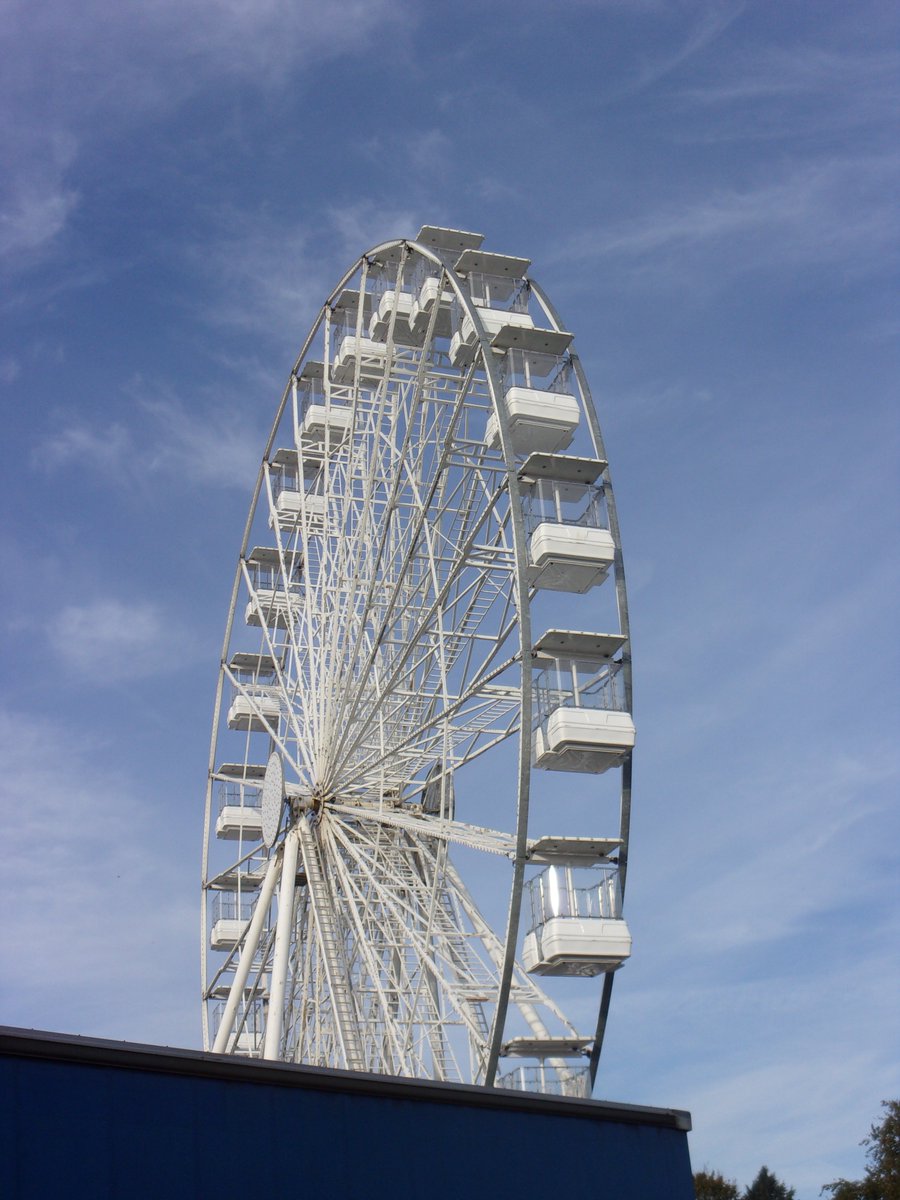 bri18282130's tweet photo. Big Wheel #Peterborough #Cambridgeshire #uk #loveukweather #ukweather #clouds #bigwheel #funfair https://t.co/PZoBrgzf5c