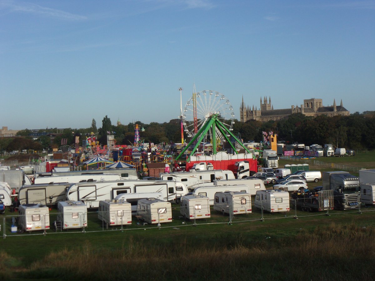 bri18282130's tweet photo. Big Wheel #Peterborough #Cambridgeshire #uk #loveukweather #ukweather #clouds #bigwheel #funfair https://t.co/PZoBrgzf5c