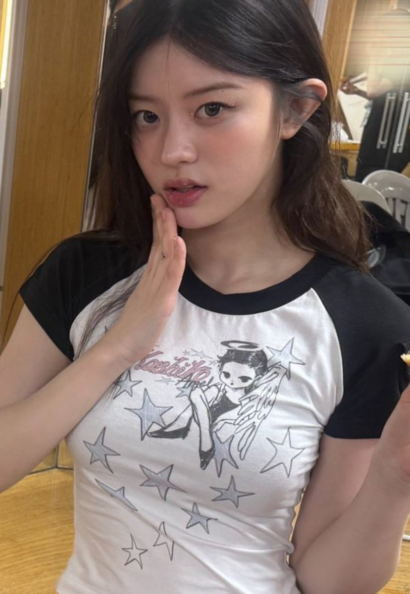 nochurism's tweet photo. park minju you're so girlfriend https://t.co/Py14Eju819