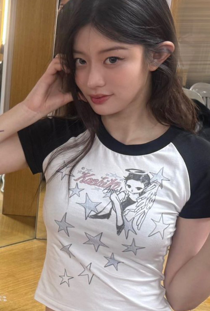 nochurism's tweet photo. park minju you're so girlfriend https://t.co/Py14Eju819