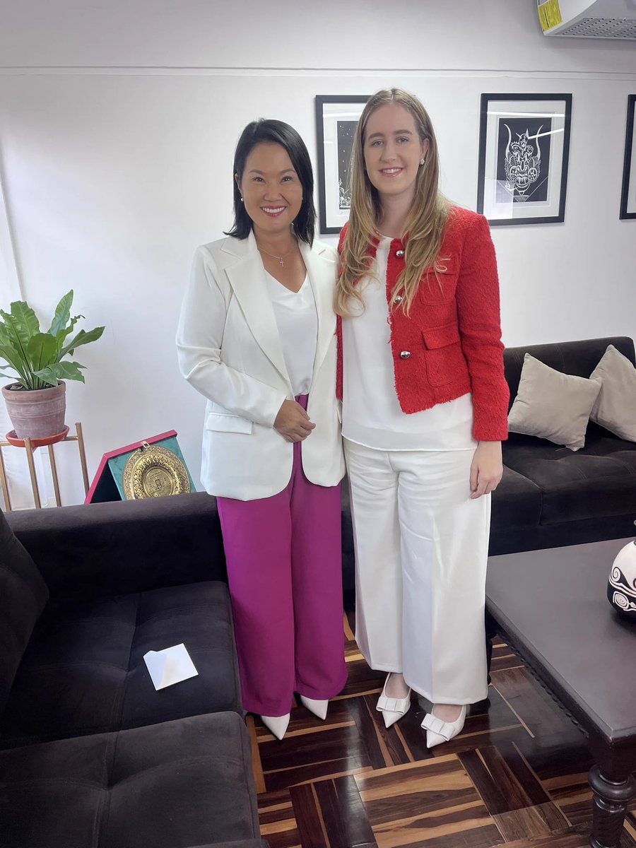 keikonova2026's tweet photo. Si la fujimorista @danipolitics es analista política, entonces nosotros somos fujimoristas. ¿Canal N(aranja) cuántos millones por debajo reciben para hacer lavado de imagen de Keiko Fujimori? https://t.co/Q5phEgzDTy