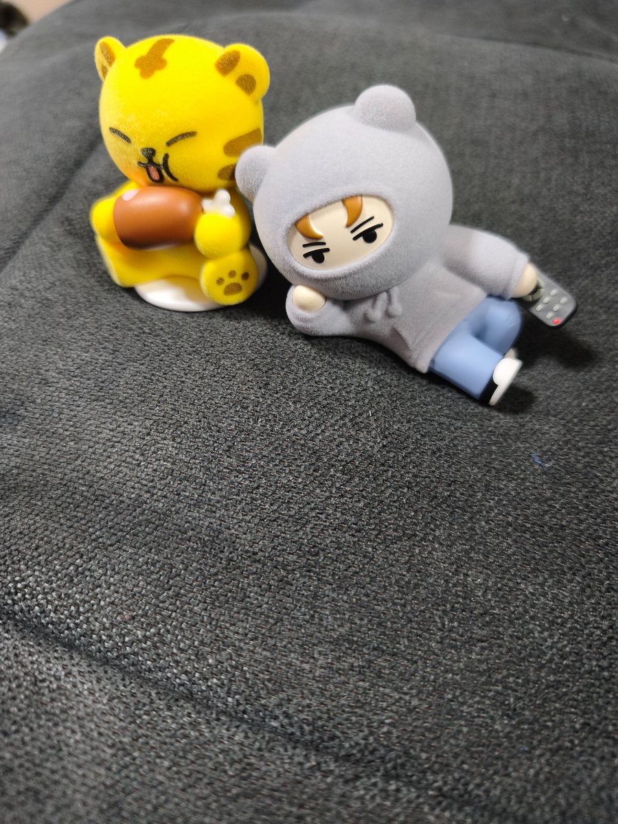 yunchan0037's tweet photo. 我が家のソファーで寛いでます😆 https://t.co/aET3L69OsN