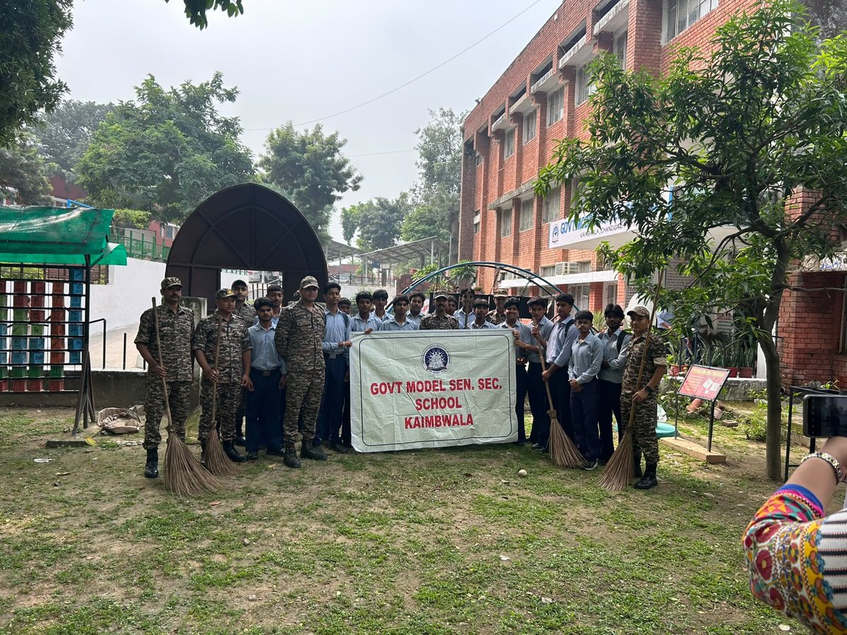 51Crpf's tweet photo. 51BN @crpfindia organized cleanliness drive on 25/09/26 at GMSSS,Kaimbwala,Chd. Teachers, students united with us to promote hygiene @ignwscrpf
@HMOIndia @PIBHomeAffairs @PMOIndia @SwachhBharatGov @SwachhBharat @MoHUA_India @MoJSDDWS
#SHS2026 #SwachhataHiSeva2026 #Swachhotsav https://t.co/wpShCll20S