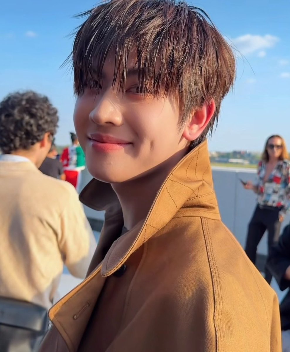 poonseob's tweet photo. ยิ้มหวานมาก มองนาน ๆ พี่จะเป็นเบาหวานมั้ย

Firstone Wannakorn 

TLE FIRSTONE AT MFW 2027
#MOSCHINOSS27xTLEFIRSTONE
#Firstone @firstone_wnk https://t.co/6RWs1m7gVm