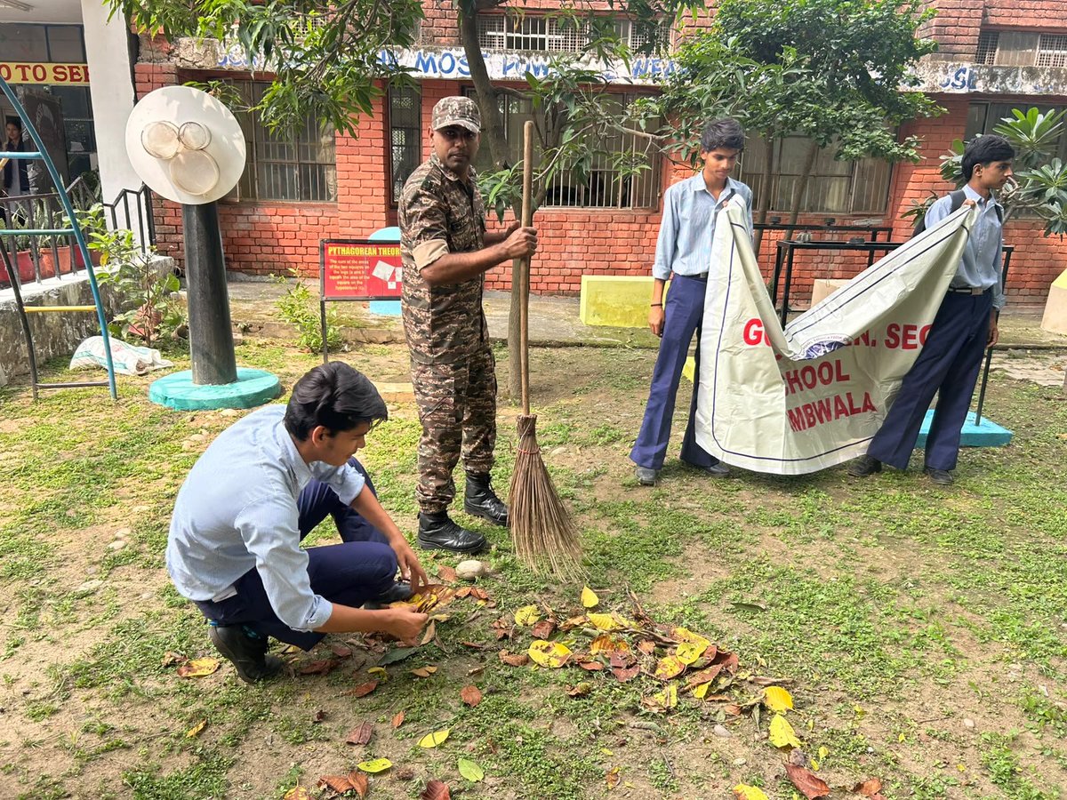 51Crpf's tweet photo. 51BN @crpfindia organized cleanliness drive on 25/09/26 at GMSSS,Kaimbwala,Chd. Teachers, students united with us to promote hygiene @ignwscrpf
@HMOIndia @PIBHomeAffairs @PMOIndia @SwachhBharatGov @SwachhBharat @MoHUA_India @MoJSDDWS
#SHS2026 #SwachhataHiSeva2026 #Swachhotsav https://t.co/wpShCll20S