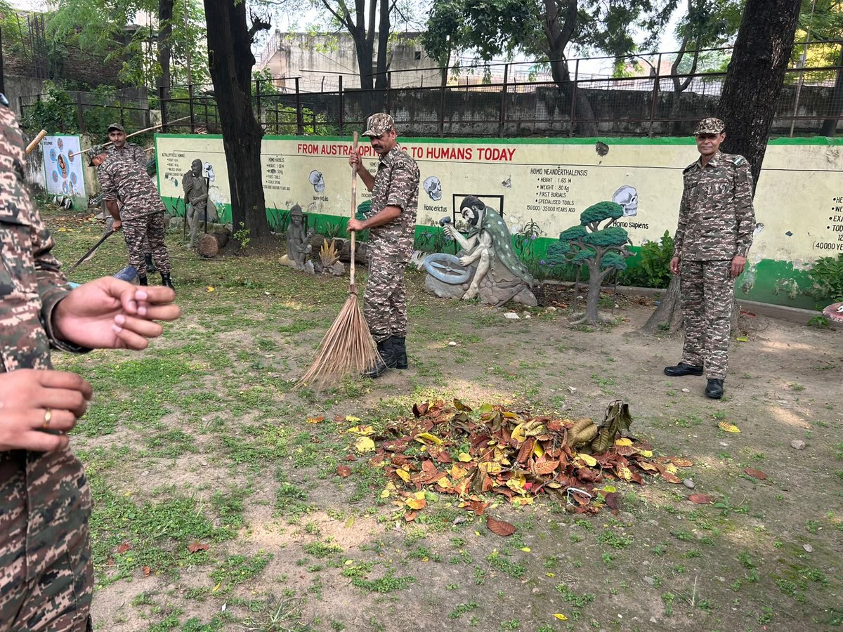 51Crpf's tweet photo. 51BN @crpfindia organized cleanliness drive on 25/09/26 at GMSSS,Kaimbwala,Chd. Teachers, students united with us to promote hygiene @ignwscrpf
@HMOIndia @PIBHomeAffairs @PMOIndia @SwachhBharatGov @SwachhBharat @MoHUA_India @MoJSDDWS
#SHS2026 #SwachhataHiSeva2026 #Swachhotsav https://t.co/wpShCll20S