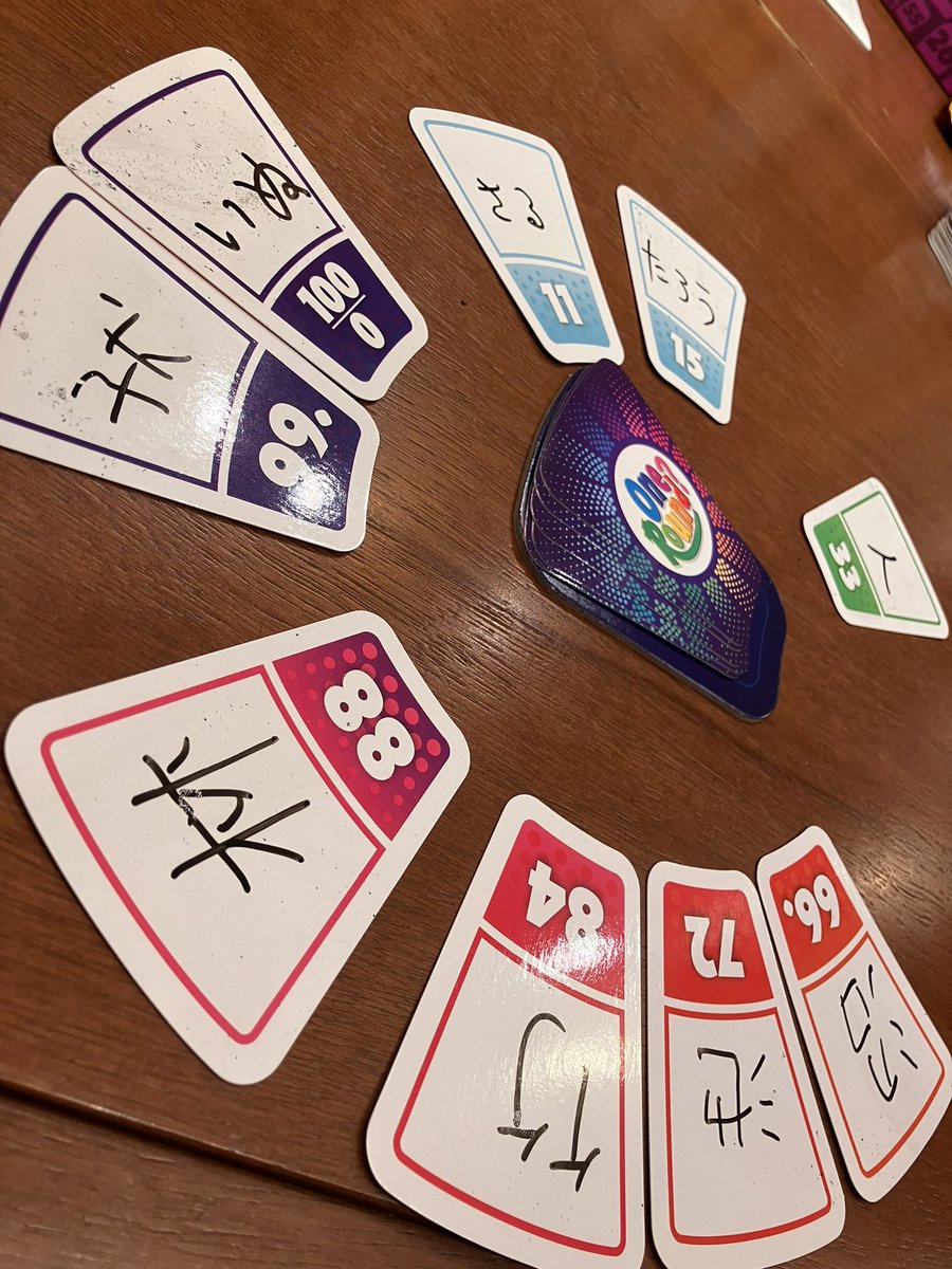 toma_board's tweet photo. シルバーウィーク②

ぷくぷくさん、友だち、旦那とサイコロ堂那覇店へ🎲

遊んでみたかったゲームたくさん遊べたー！どのゲームもインストしてもらえるボドゲカフェありがたい🙌

最後にオススメしてもらって、ほとんど頭動いてないなか遊んだマジックメイズがこの日ベストで面白かった🤣 https://t.co/2koD8G9P2a