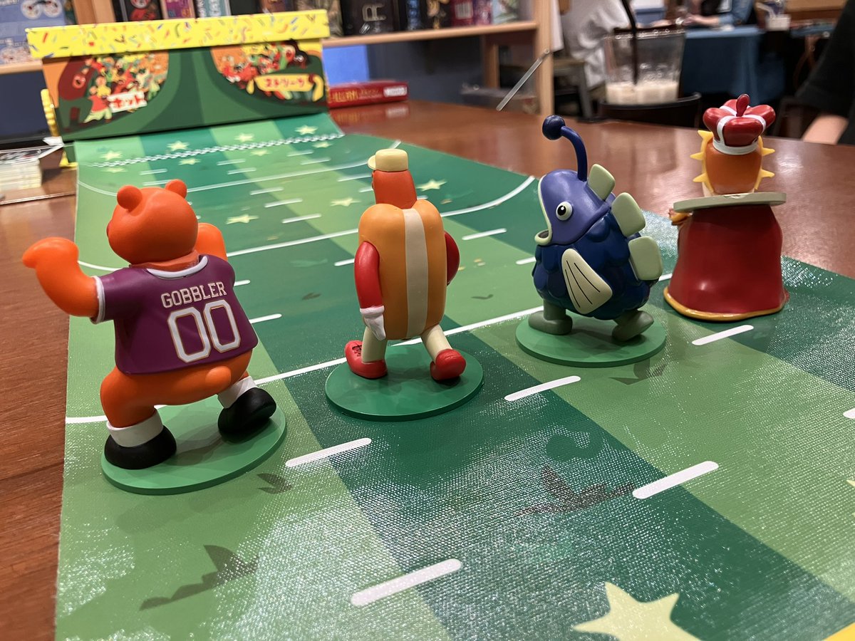 toma_board's tweet photo. シルバーウィーク②

ぷくぷくさん、友だち、旦那とサイコロ堂那覇店へ🎲

遊んでみたかったゲームたくさん遊べたー！どのゲームもインストしてもらえるボドゲカフェありがたい🙌

最後にオススメしてもらって、ほとんど頭動いてないなか遊んだマジックメイズがこの日ベストで面白かった🤣 https://t.co/2koD8G9P2a