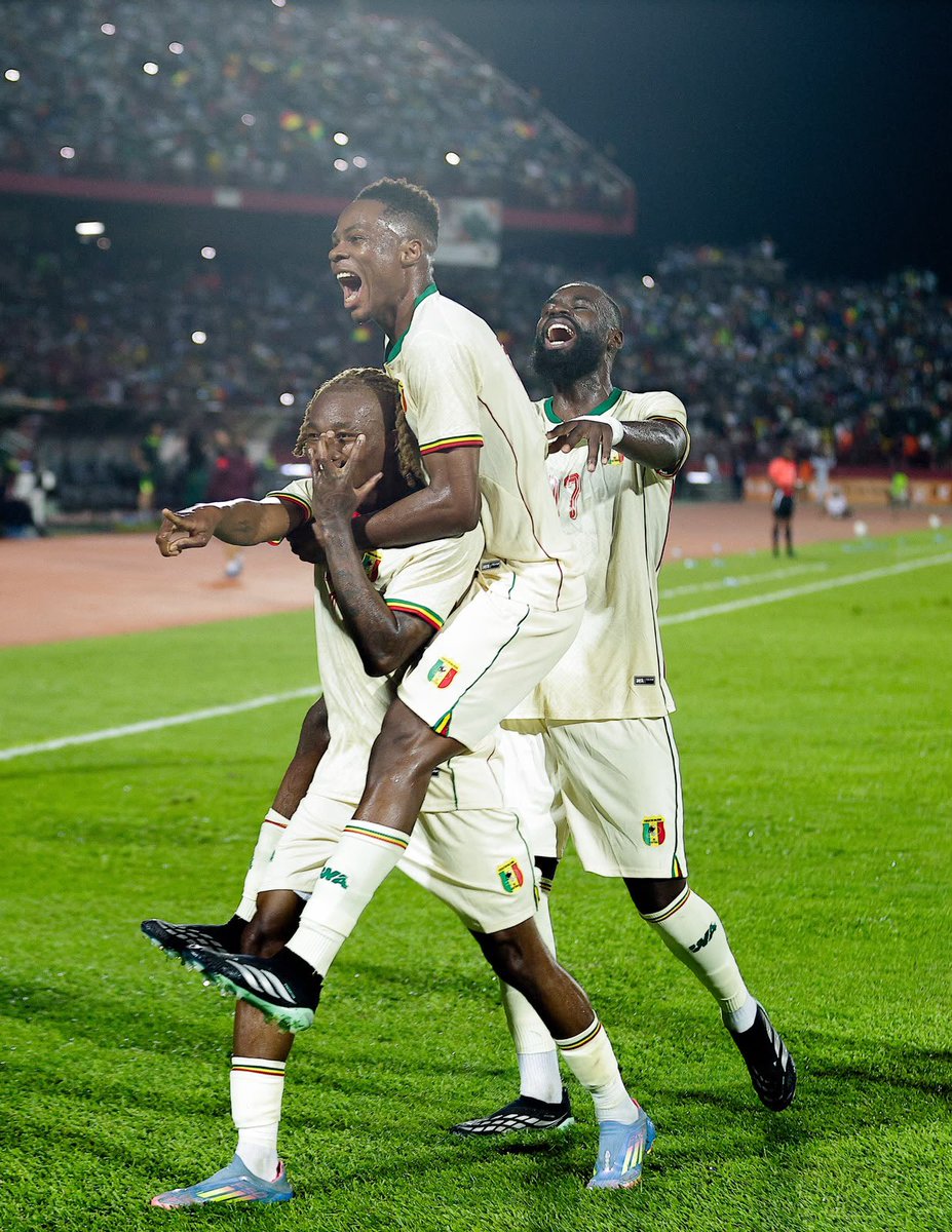 msangare2002's tweet photo. Un beau succès pour démarrer cette campagne 🇲🇱 🦅
Mali Puissanci 
Merci à notre peuple malien pour le soutien immense
On continue, ensemble ⚔️ https://t.co/SjwSo6pjZh