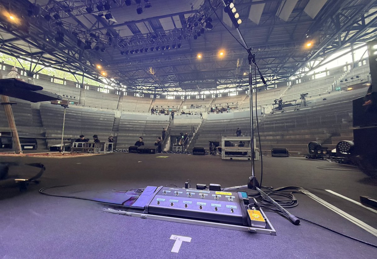 tasuku_tohyama's tweet photo. #SPYAIR
「JUST LIKE THIS 2026」

河口湖ステラシアター

1年ぶりの JLT  in Japan🎸
最高の景色でした🤓

ありがとうございました！！ https://t.co/Ts74ABXTy6