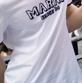 maliljiro's tweet photo. อื้อออ น่าคิดนะ อยู่ ๆ เสื้อก็เว้าได้ไงน้อ 🔎 https://t.co/EhdzgeoHFA