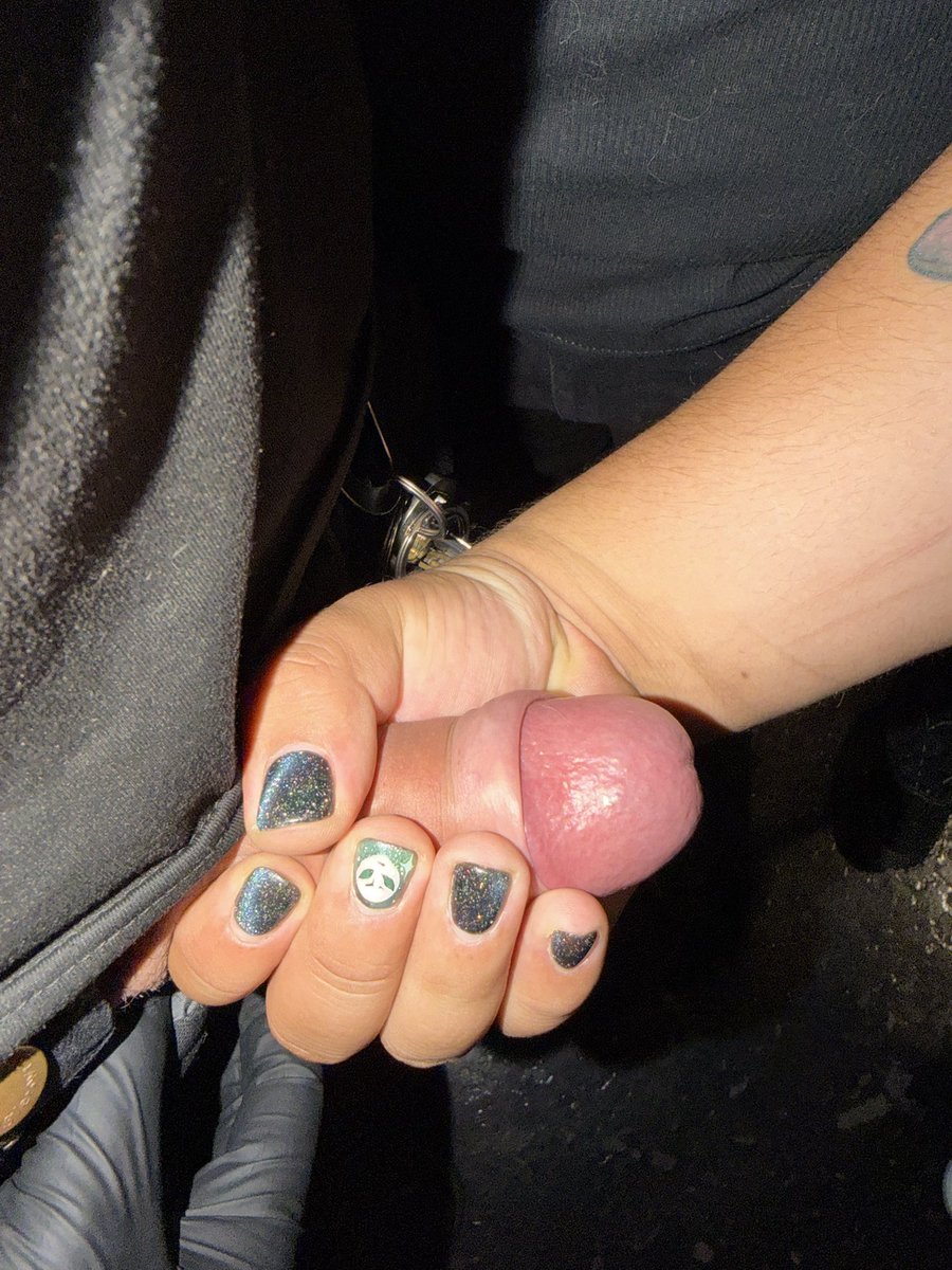 jusjose21's tweet photo. Like my nails👽 https://t.co/GOeOfg845n