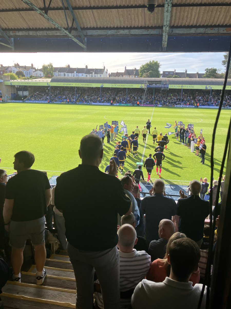 WMuggleton's tweet photo. Back down to earth for @SUFCRootsHall with a bump against @BarrowAFC losing 4-2 in @NL_Enterprise at home.
Credit to Barrow who played their game - used their physicality, stopped #Blues flair players and forced the errors for the goals.
Quick turnaround on Weds 👍 https://t.co/n03LLxcdIh