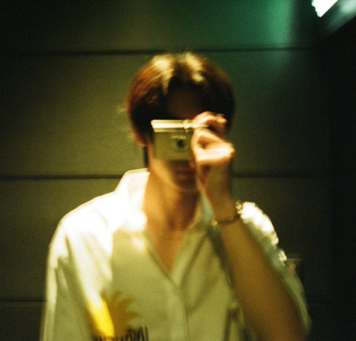hoon_iceprince's tweet photo. hoon and his tc-1 film camera ♡♡♡ https://t.co/QZyGvXIjKD
