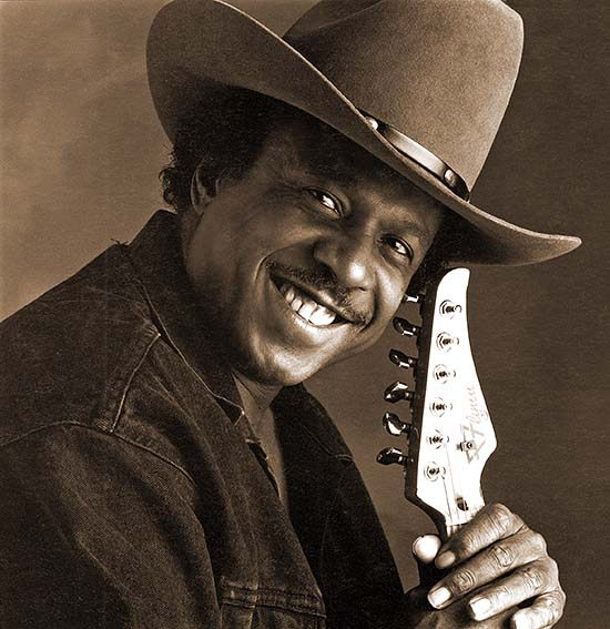 bluessyndicate's tweet photo. ¿Quién se escondía realmente detrás del nombre de GUITAR JR.?
En 1969, Capitol Records publicó Broke An’ Hungry bajo ese nombre. El problema: en Chicago ya conocían a su protagonista como LONNIE BROOKS.
El domingo, en Blues Syndicate, desvelamos la historia.
#Blues #LonnieBrooks https://t.co/FvLbFyXPwo