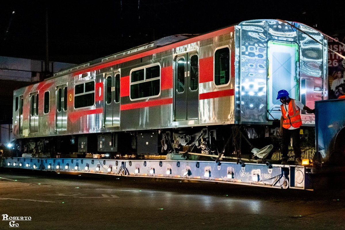 StTopHat's tweet photo. The 8th and final car of the third NSCR train-set has finally set out for delivery

I can’t wait for when the fourth set starts to be delivered too https://t.co/sbfngPLKJO