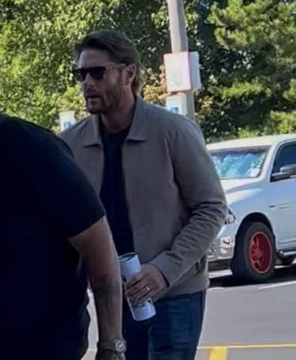 deanwforaliving's tweet photo. the king has arrived 🥰 #spnnc https://t.co/myllN87G8y